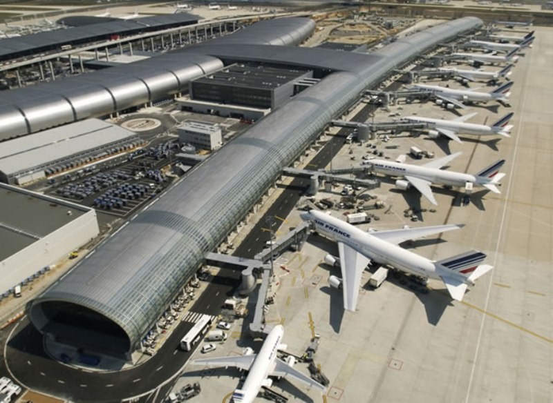 Seguridad total es esquiva en el aeropuerto de París