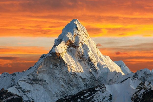 Everest está salpicado de cadáveres: Más de 100 siguen ahí