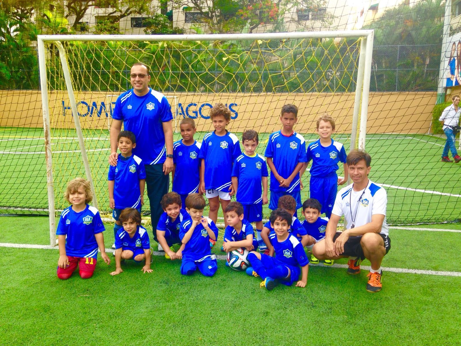 Academia de fútbol infantil celebra juramentación de nuevos jugadores