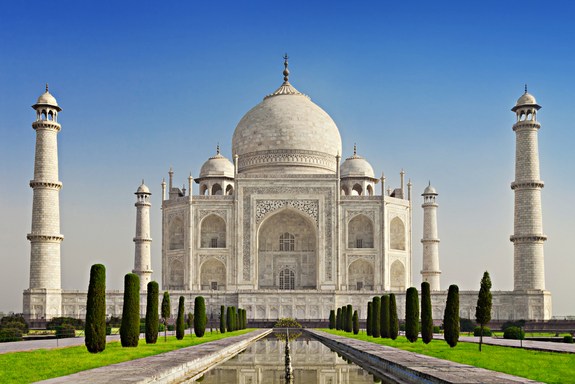 Excremento de insectos amenaza los mármoles del Taj Mahal