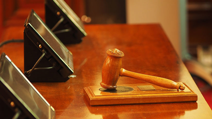 Castigan a un juez en EE.UU. por "delirar" ante el jurado, afirmando que Dios le dijo que la acusada era inocente