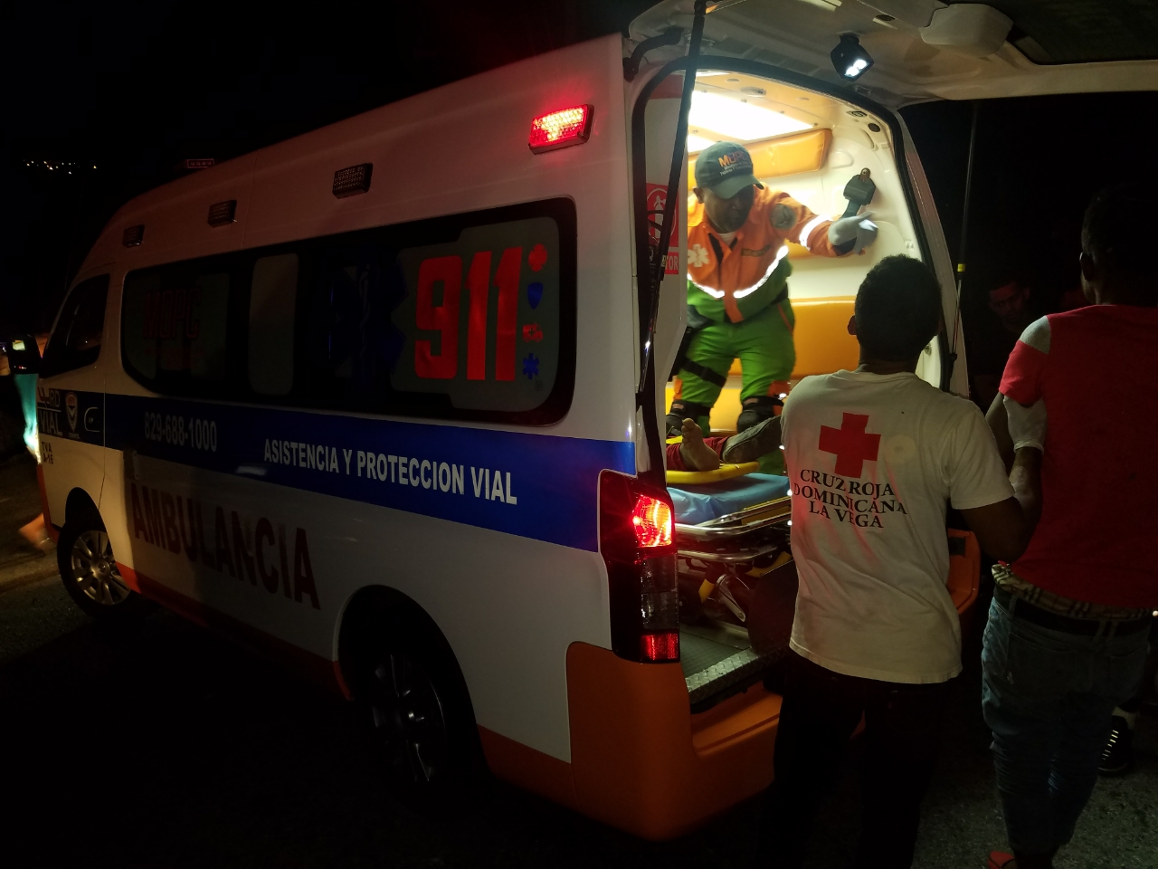 Lesionados en accidente carretera Jarabacoa fueron asistidos por ambulancias del Programa de Emergencias Prehospitalarias de la asistencia vial del MOPC