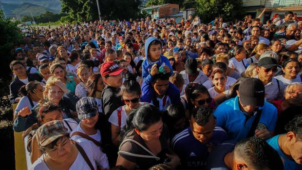 Colombia amplía vigencia de pasaportes a migrantes venezolanos por dos años