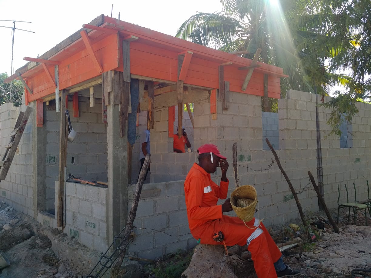 Obras Públicas construye y repara viviendas en Barahona