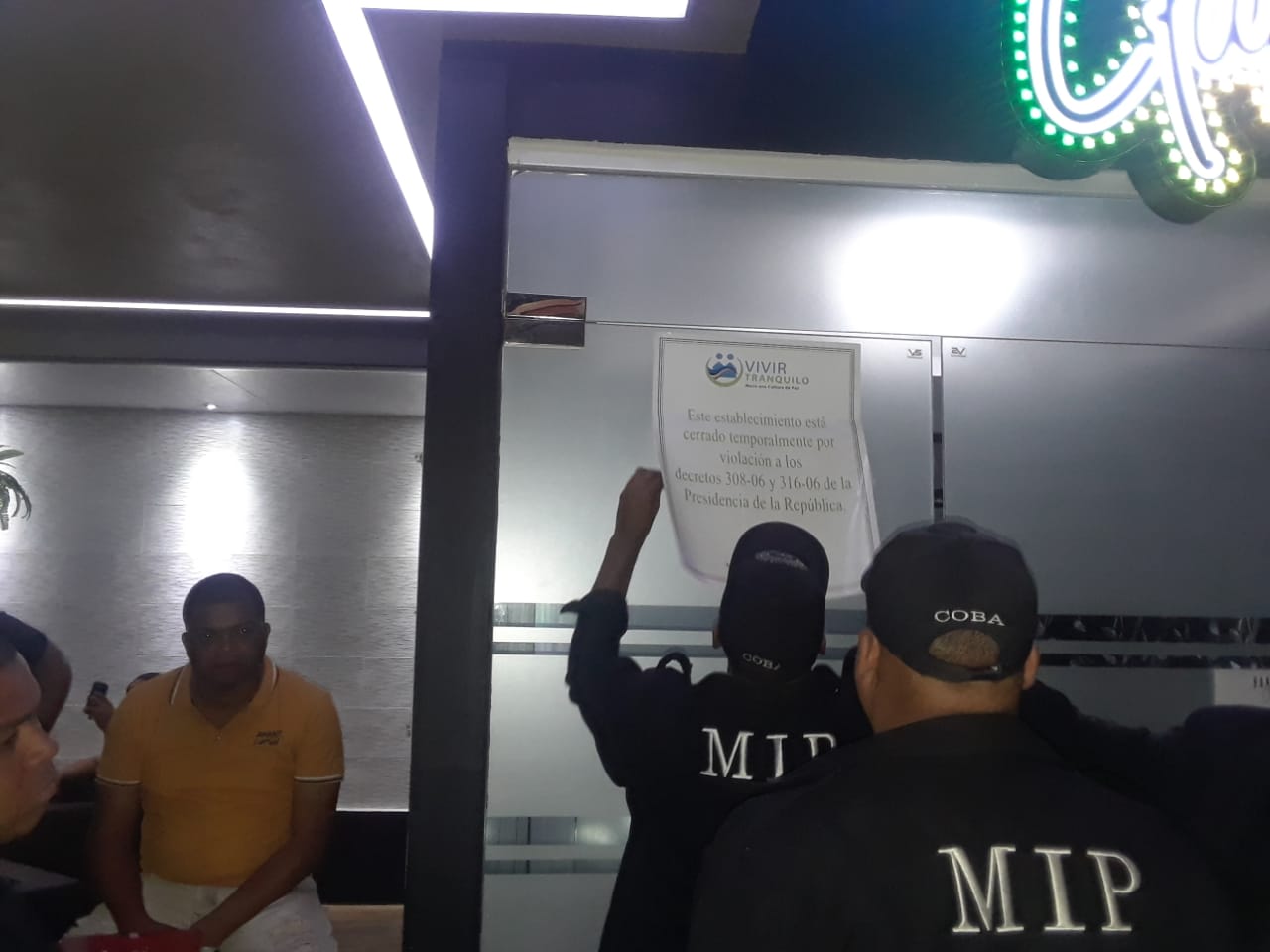 Interior y Policía dispone cierre de centros de expendio de bebidas alcohólicas en Santo Domingo y Santiago