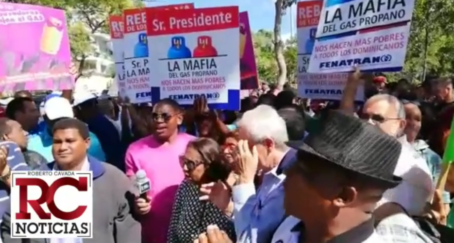 (Video): Comunitarios de Espaillat marchan al Palacio Nacional en contra del alza de los combustibles