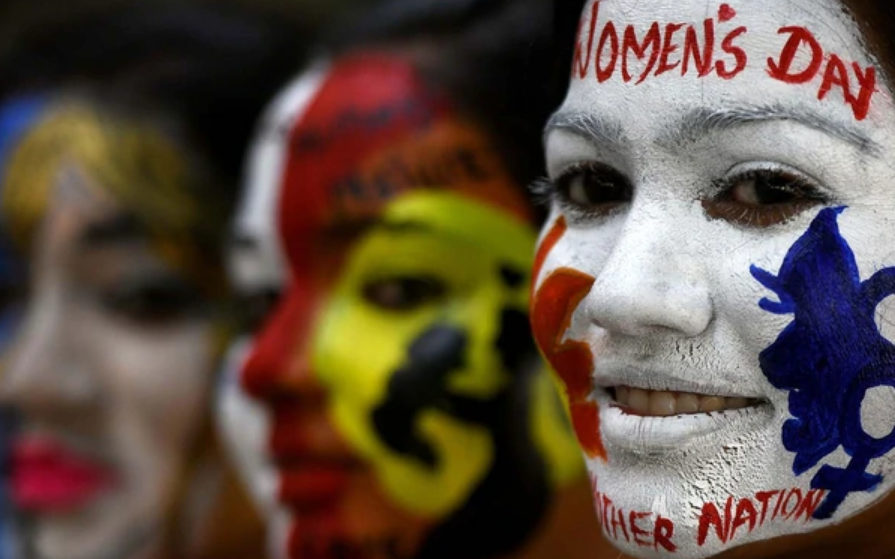 Las mejores imágenes de las masivas manifestaciones en todo el mundo por el Día de la Mujer