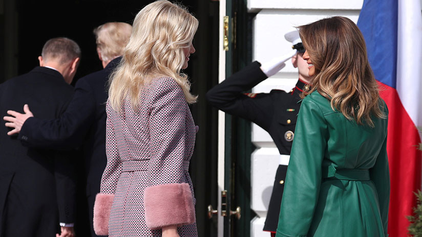 VIDEO: Trump se olvida de Melania durante el recibimiento del primer ministro checo y su esposa