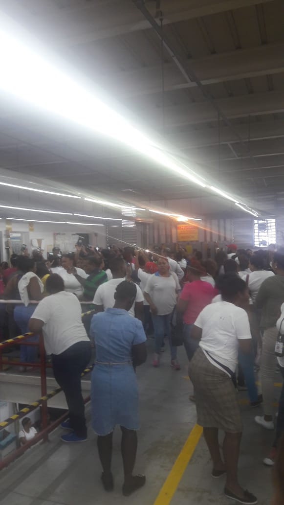 Piquete en Zona Franca Hainamosa, empleados rechazan suspensión por 30 días