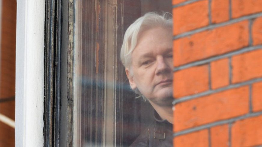 Quién es Julian Assange, el polémico hacker al que EE.UU. considera una "amenaza para la seguridad nacional" y fue arrestado en la embajada de Ecuador