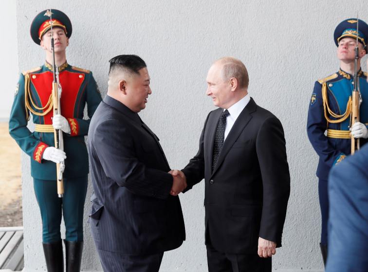 Primer cara a cara de Putin y Kim: las claves de la cumbre