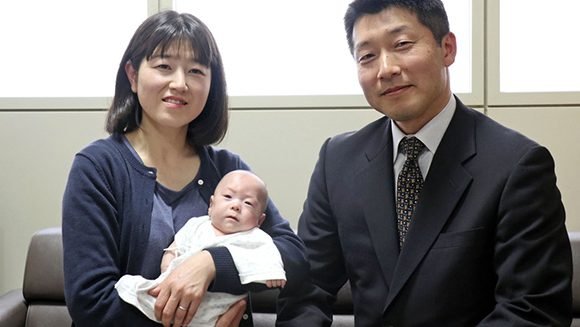 Darán de alta al “bebé más pequeño del mundo”, nació con 258 gramos en Japón