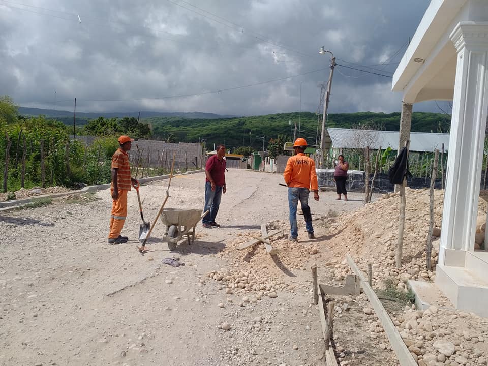 Obras Públicas inicia construcción de contenes en “Los Guandules”  de Barahona