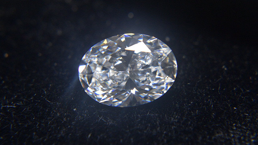 De cenizas a diamantes: Así es cómo convierten los restos de personas fallecidas en joyas