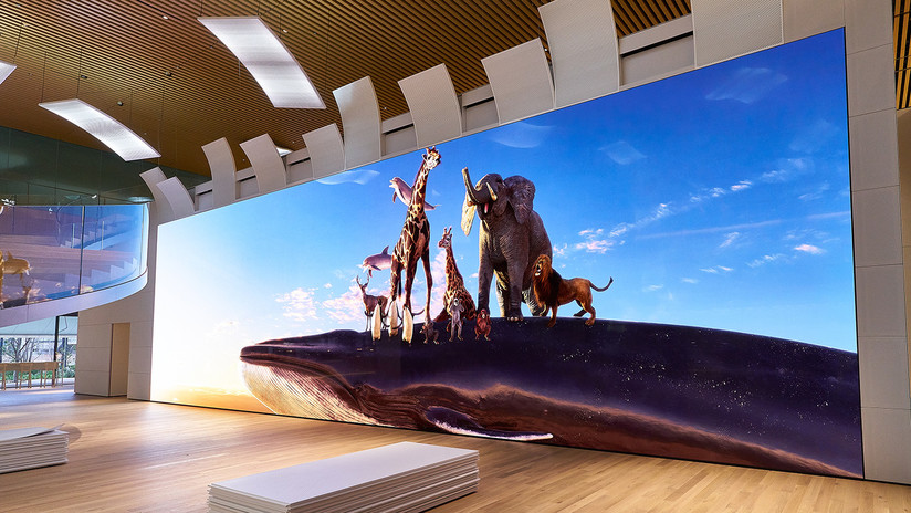 Sony presenta un televisor con resolución 16K que es más grande que un autobús