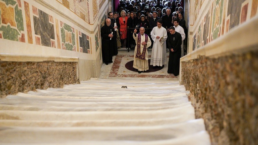 (Fotos): Por primera vez en 300 años muestran los mármoles de la 'Escalera Santa' por la que subió Jesus para ser juzgado