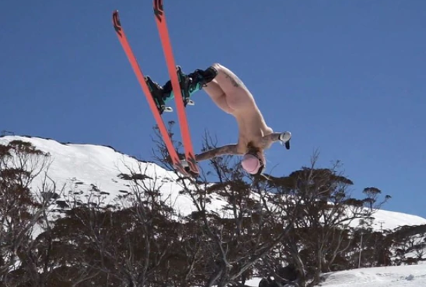 La historia de la esquiadora que saltó desnuda y desafió a Instagram para homenajear a una leyenda