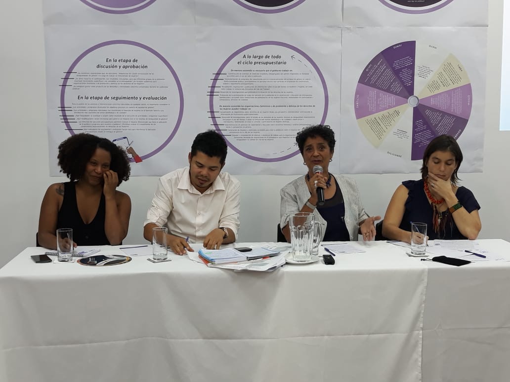 Presentan insumos para el análisis del sistema fiscal dominicano desde la perspectiva de género