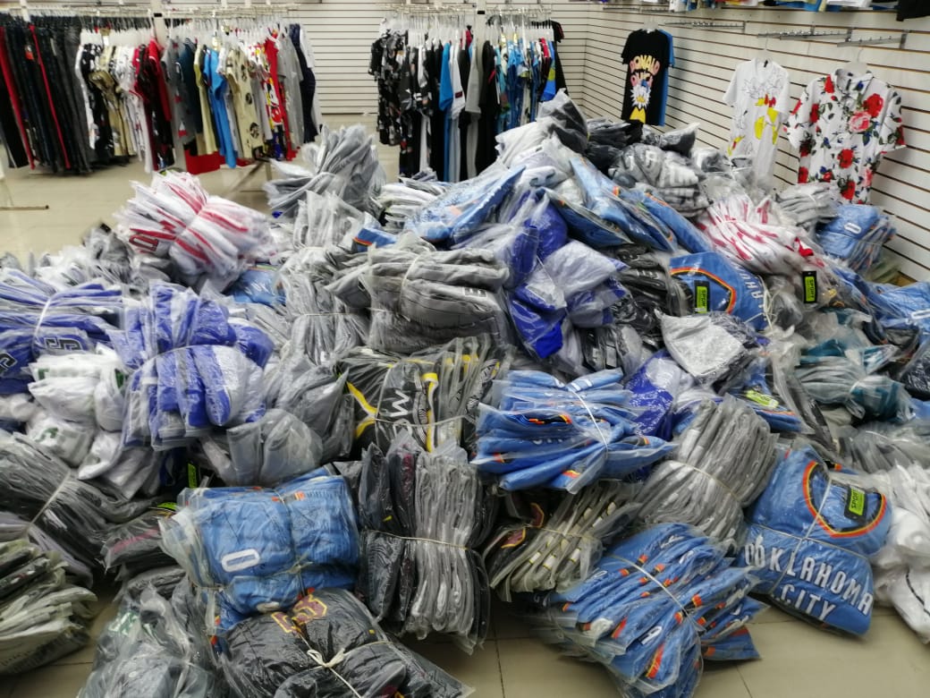 Incautan más de tres mil prendas de vestir falsificadas durante allanamientos en el DN
