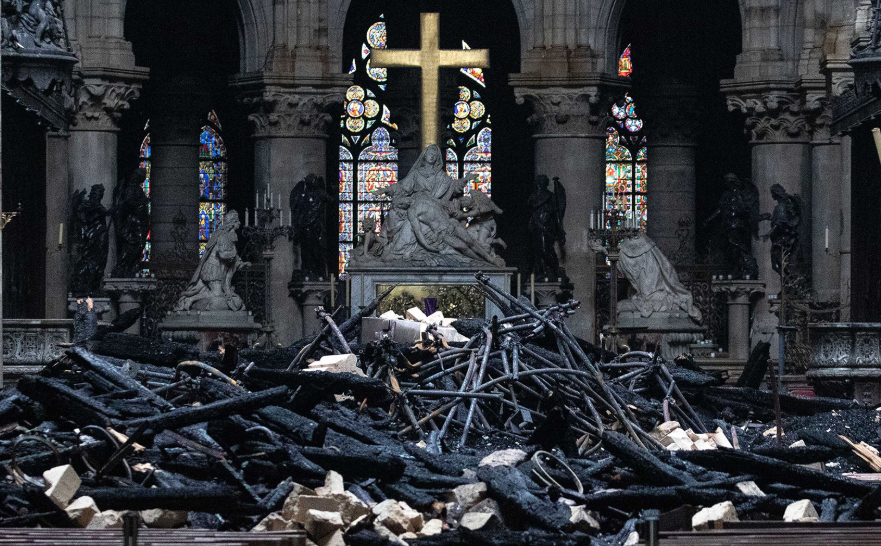 (Fotos): Así quedó el interior de la catedral de Notre Dame