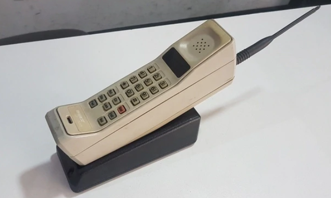 Hace 46 años se hizo la primera llamada por teléfono celular con un aparato que pesaba un kilo