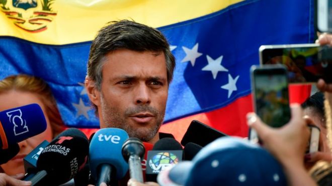 España asegura que "no tiene intención" de entregar a Leopoldo López tras ingresar en su embajada en Caracas