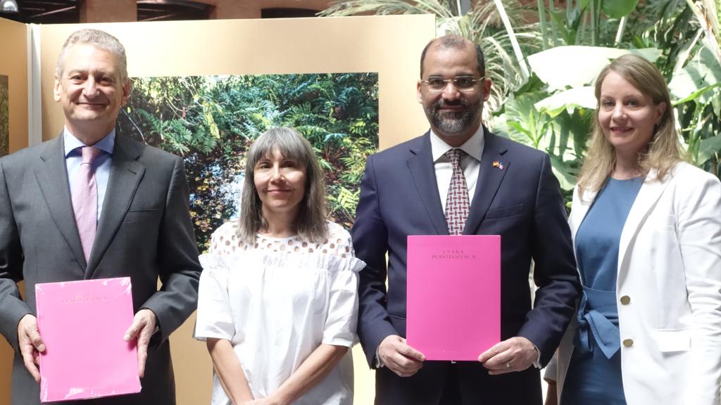 Embajada dominicana y ADIF inauguran exposición La Era Plasteozoica
