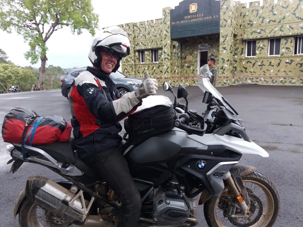 Embajador de Alemania en RD recorre la frontera en moto, asegura la zona es “segura y libre de contrabando”