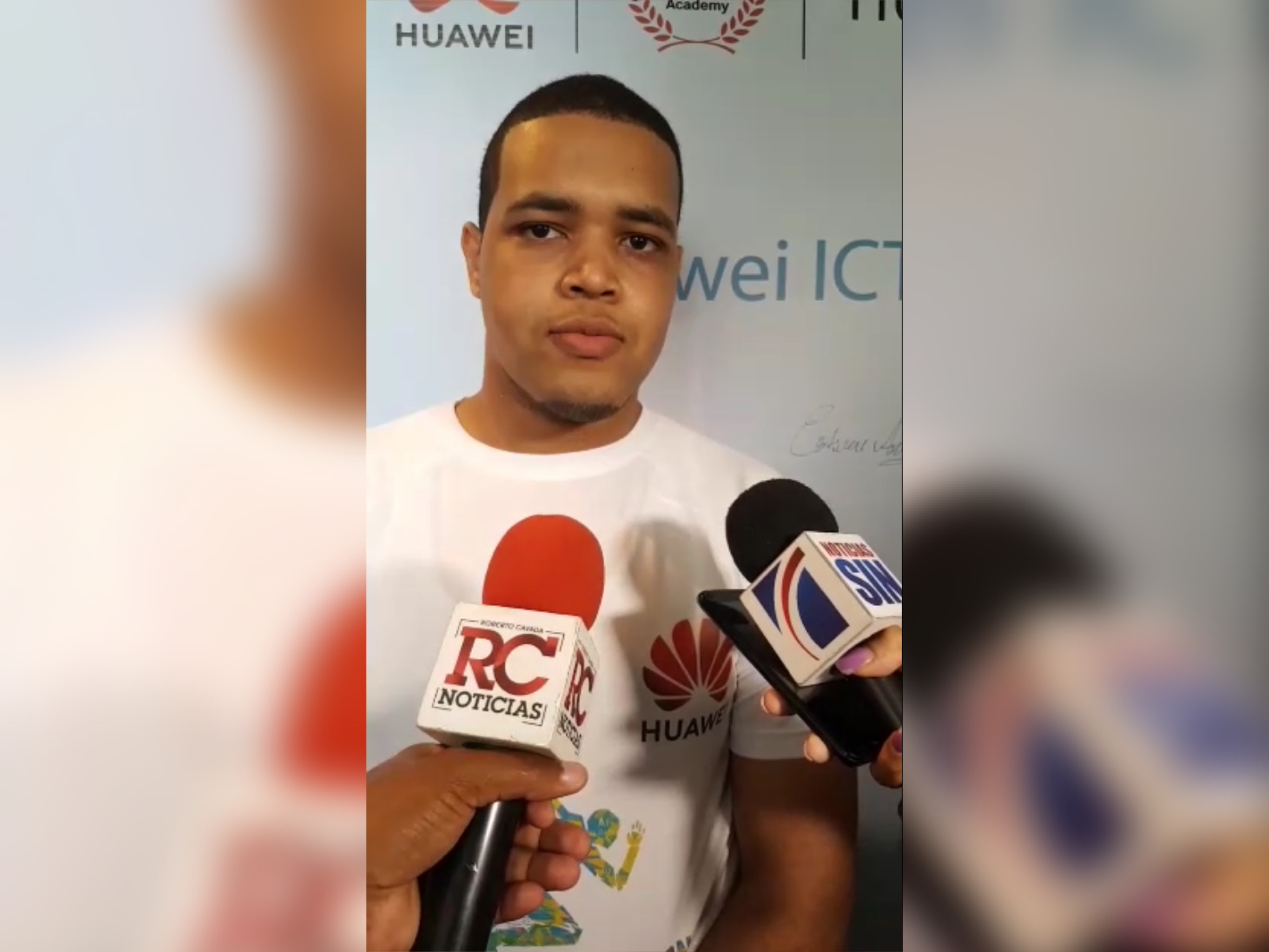 (Video): Huawei reconoce jóvenes estudiantes de ingeniería de República Dominicana