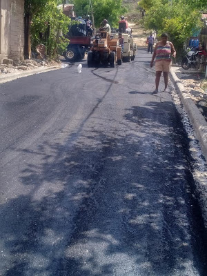 Obras Públicas asfalta calles del sector "Canta la Rana", Barahona