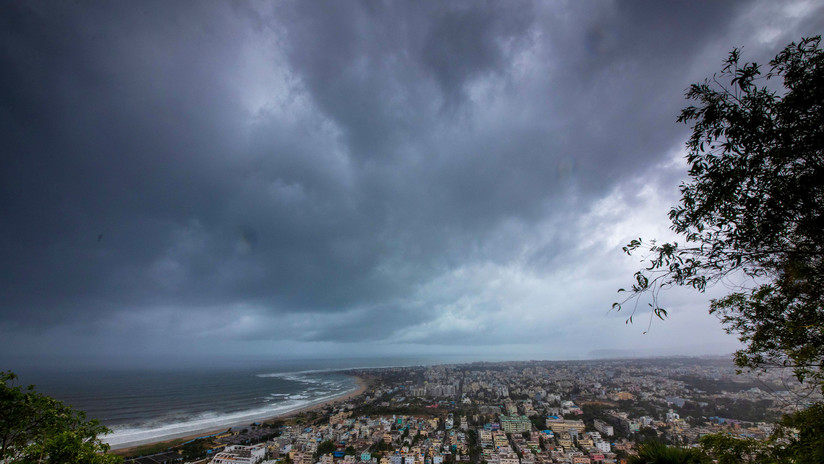 El ciclón más potente que azota la India en los últimos 43 años deja al menos tres muertos