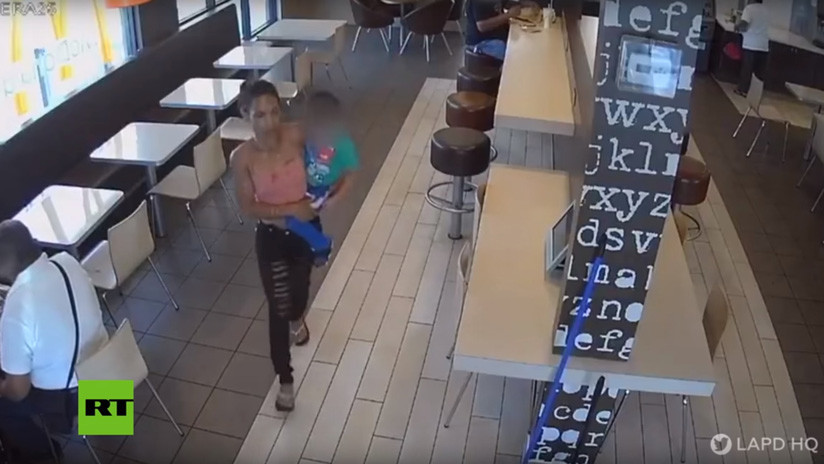 (Video): Una mujer trata de secuestrar con total naturalidad a un niño de un McDonald's