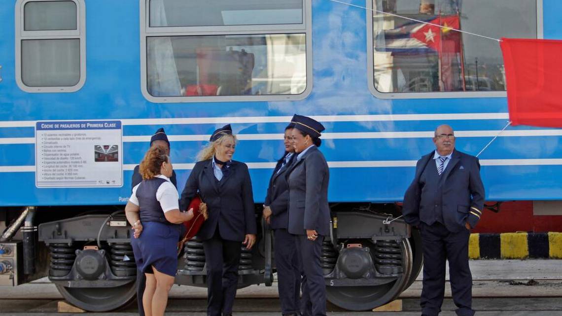 Cuba recibe primer lote de vagones chinos para recuperar su red ferroviaria
