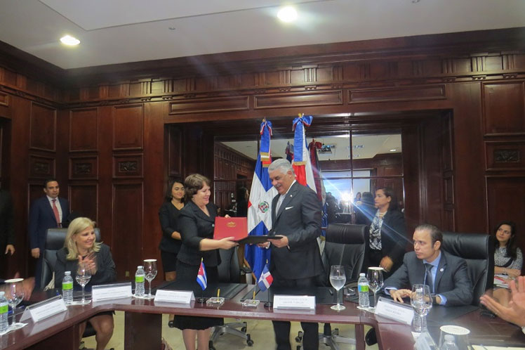Dominicana y Cuba firman Convenio Marco de Cooperación
