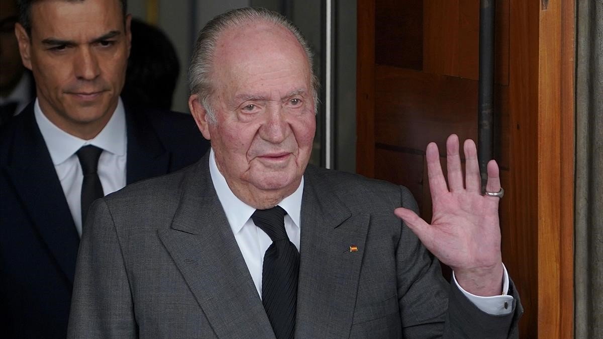 El rey Juan Carlos se retira de la vida pública