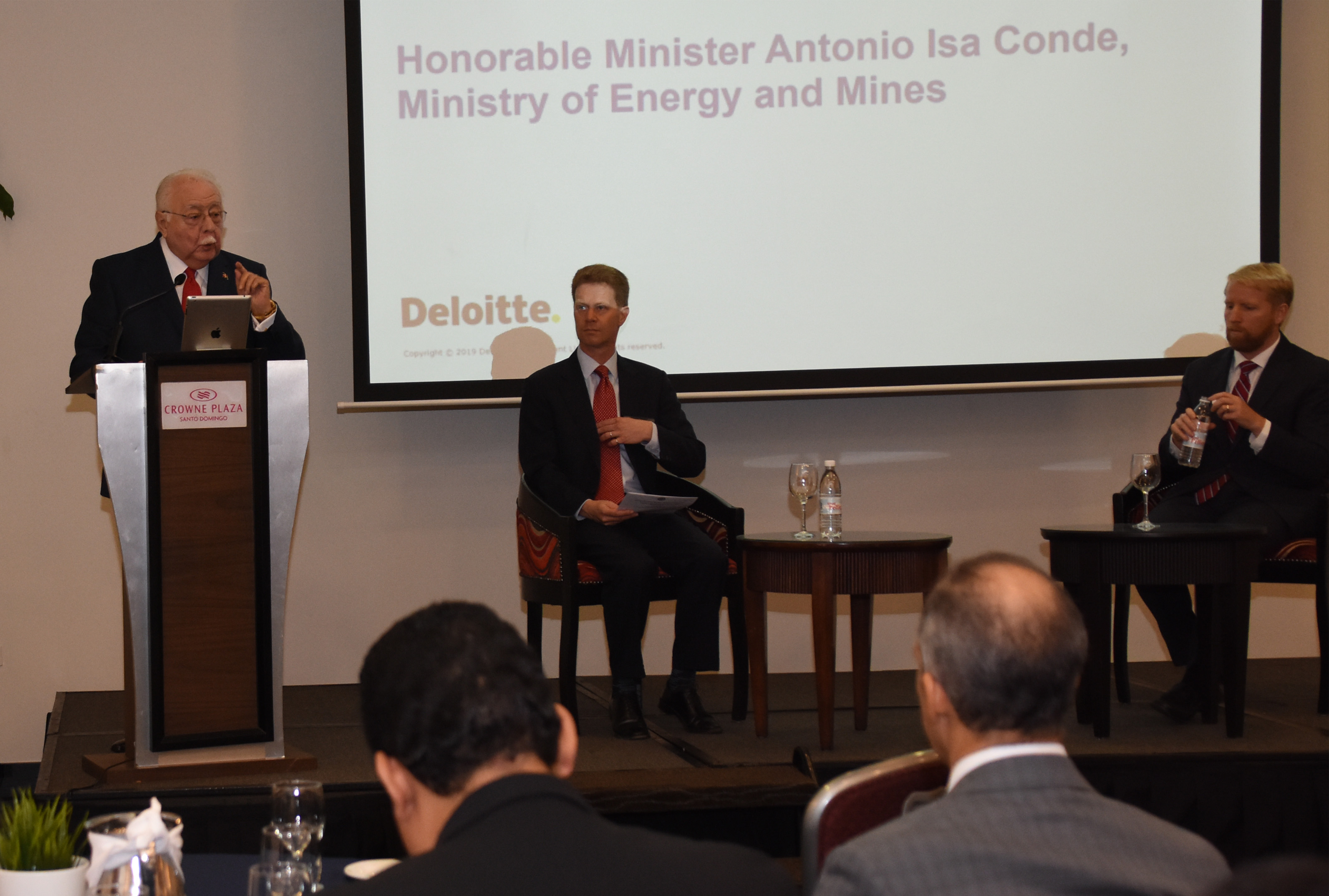 Isa Conde explica las dos prioridades del Gobierno en materia de gas