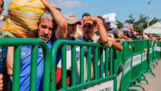 Miles de venezolanos cruzan hacia Colombia ante reapertura de frontera entre ambos países