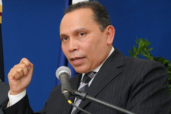 Radhamés Jiménez: “Abinader optó por una tenue y frágil postura en defensa de la Constitución”