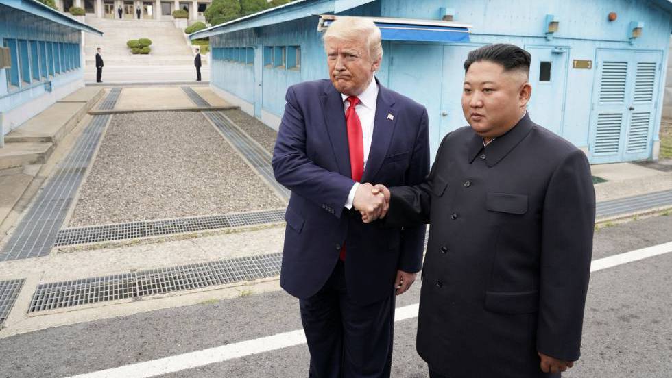 Trump se reúne con Kim; primer presidente de EE.UU. que pisa suelo norcoreano
