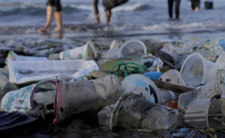 El G20 acuerda crear un marco global para reducir los residuos plásticos marinos