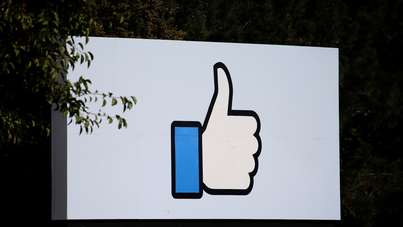 Un fallo en la aplicación de Facebook para niños permitía a los menores unirse a 'chats' con desconocidos