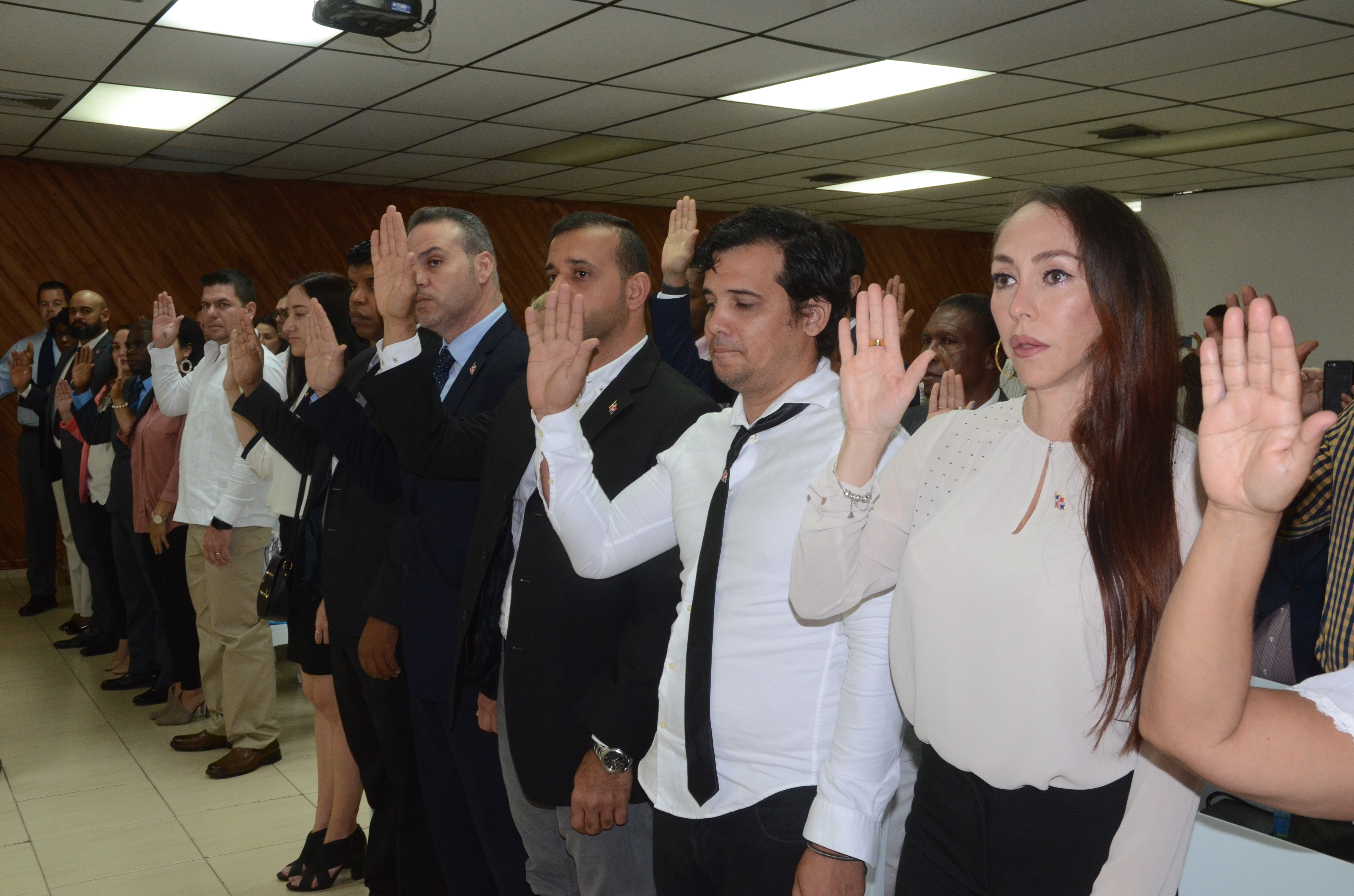 MIP juramenta a 30 extranjeros como ciudadanos dominicanos