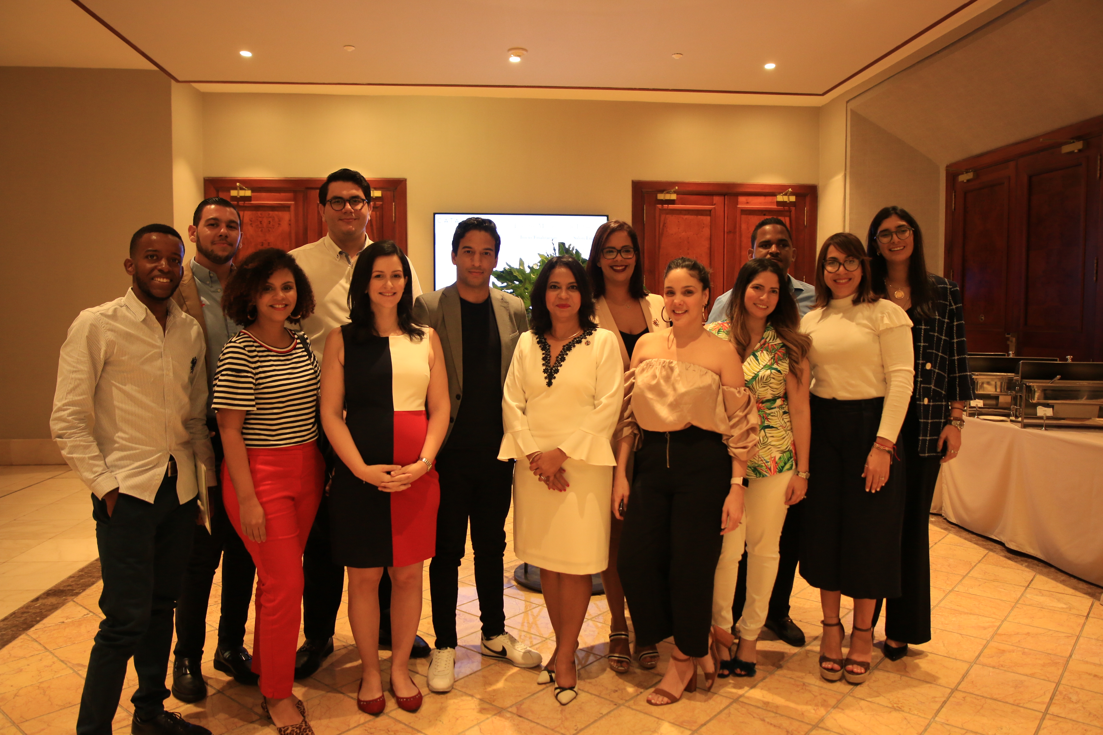 Pro Consumidor sostiene encuentro con influencers: presenta directrices en materia de publicidad