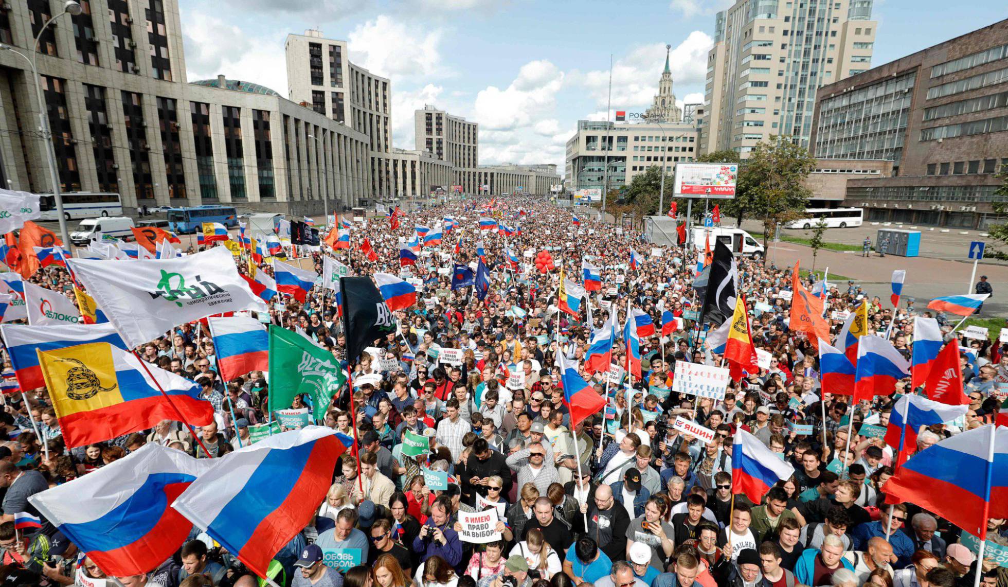 Miles de manifestantes piden elecciones libres en Moscú