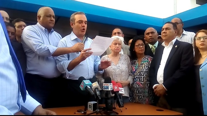 ﻿Luis Abinader denuncia proyecto de reforma constitucional está preparado y firmado