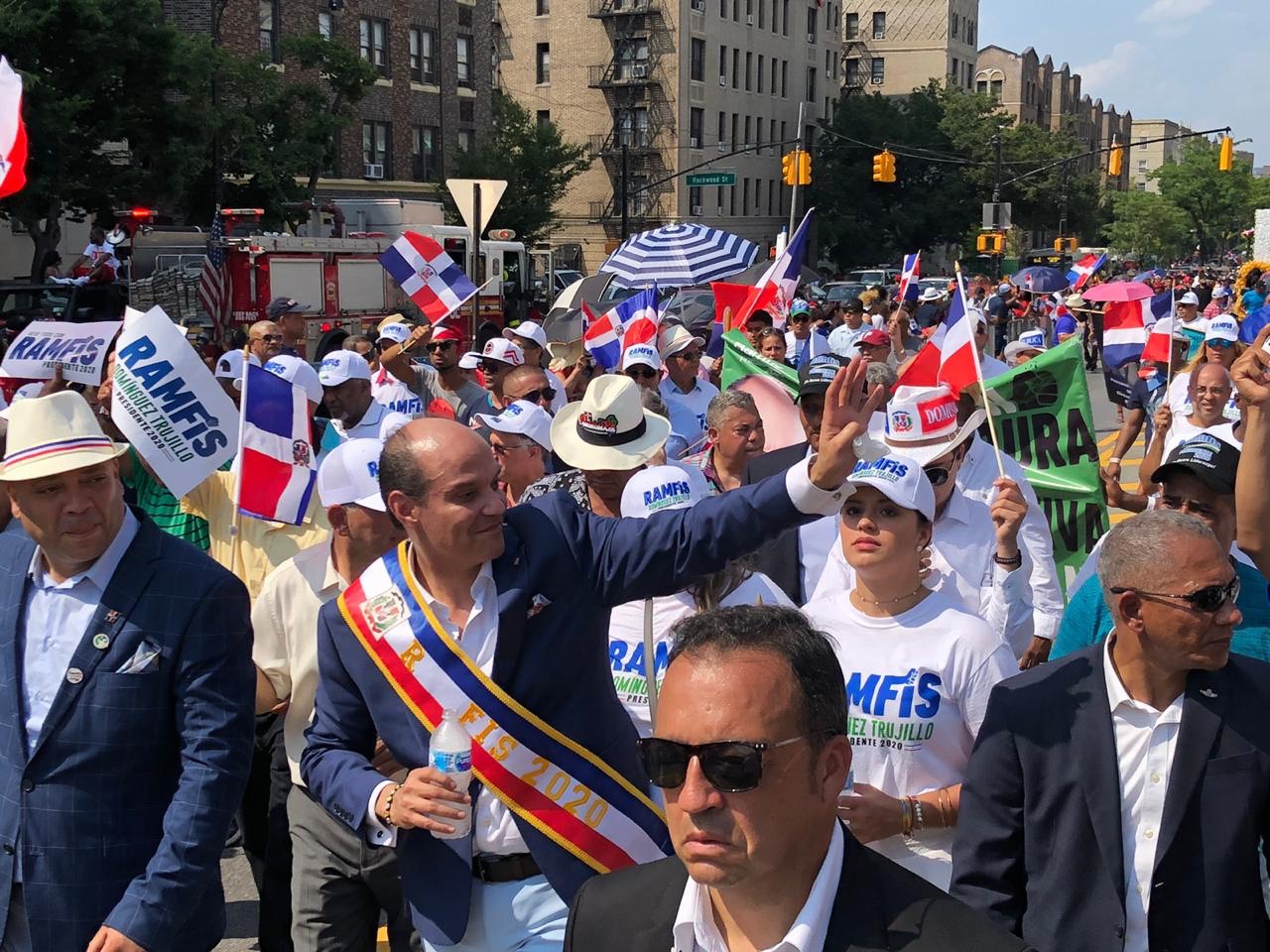 Ramfis Domínguez participa en la Gran Parada del Bronx