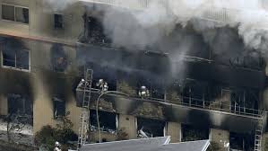 26 muertos y 40 heridos en el incendio en un estudio de anime en Japón provocado por supuesto pirómano con gasolina que gritaba: '¡Mueran!' (VIDEO)