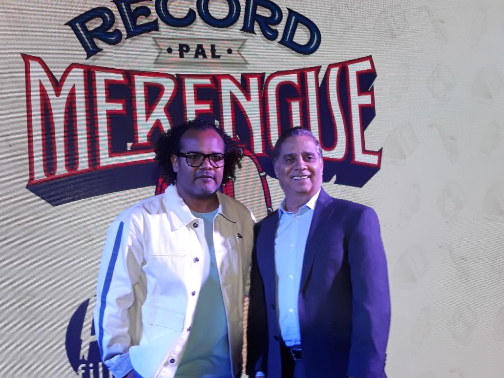 (Video): Alberto Zayas asume el reto de darle "Un record pal merengue"