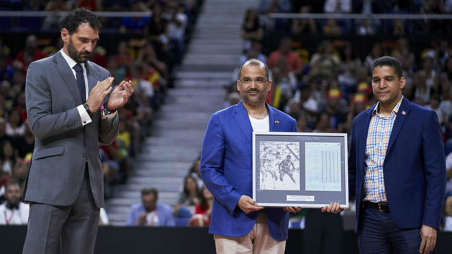 El emotivo homenaje del baloncesto español a Chicho Sibilio