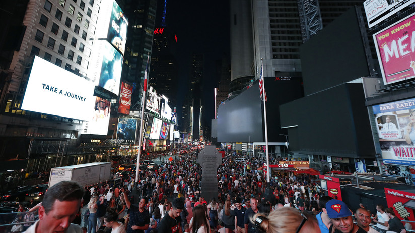 (Video): Multitud huye presa del pánico en Times Square al confundir el sonido de una moto con un tiroteo